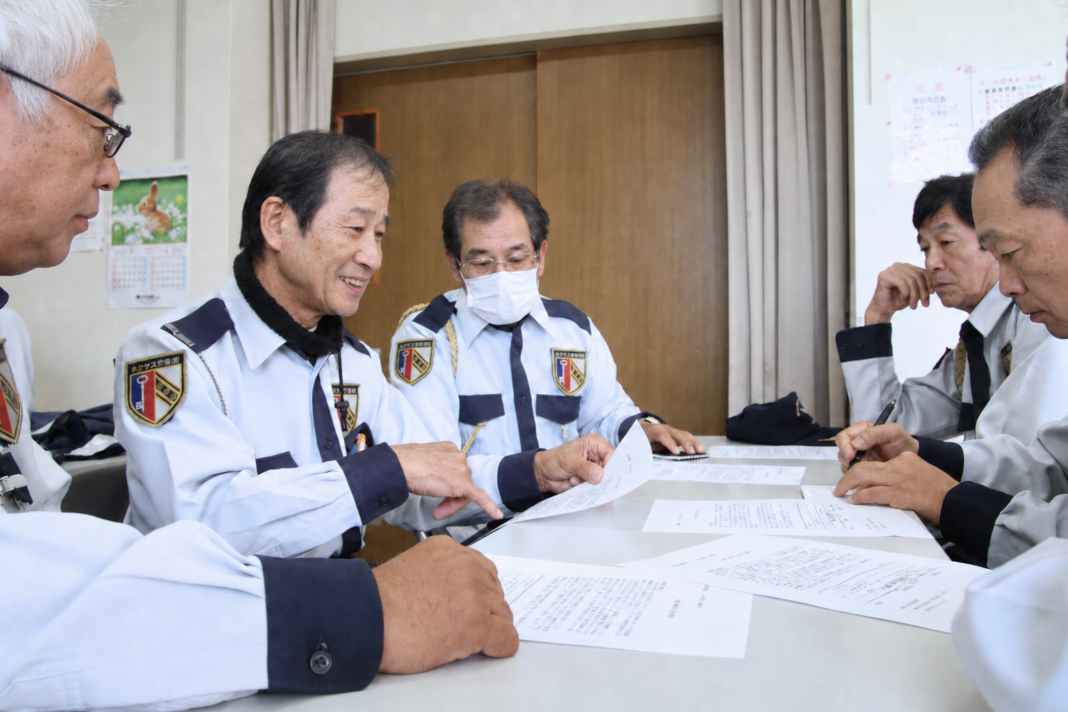 幅広い年代の警備スタッフ